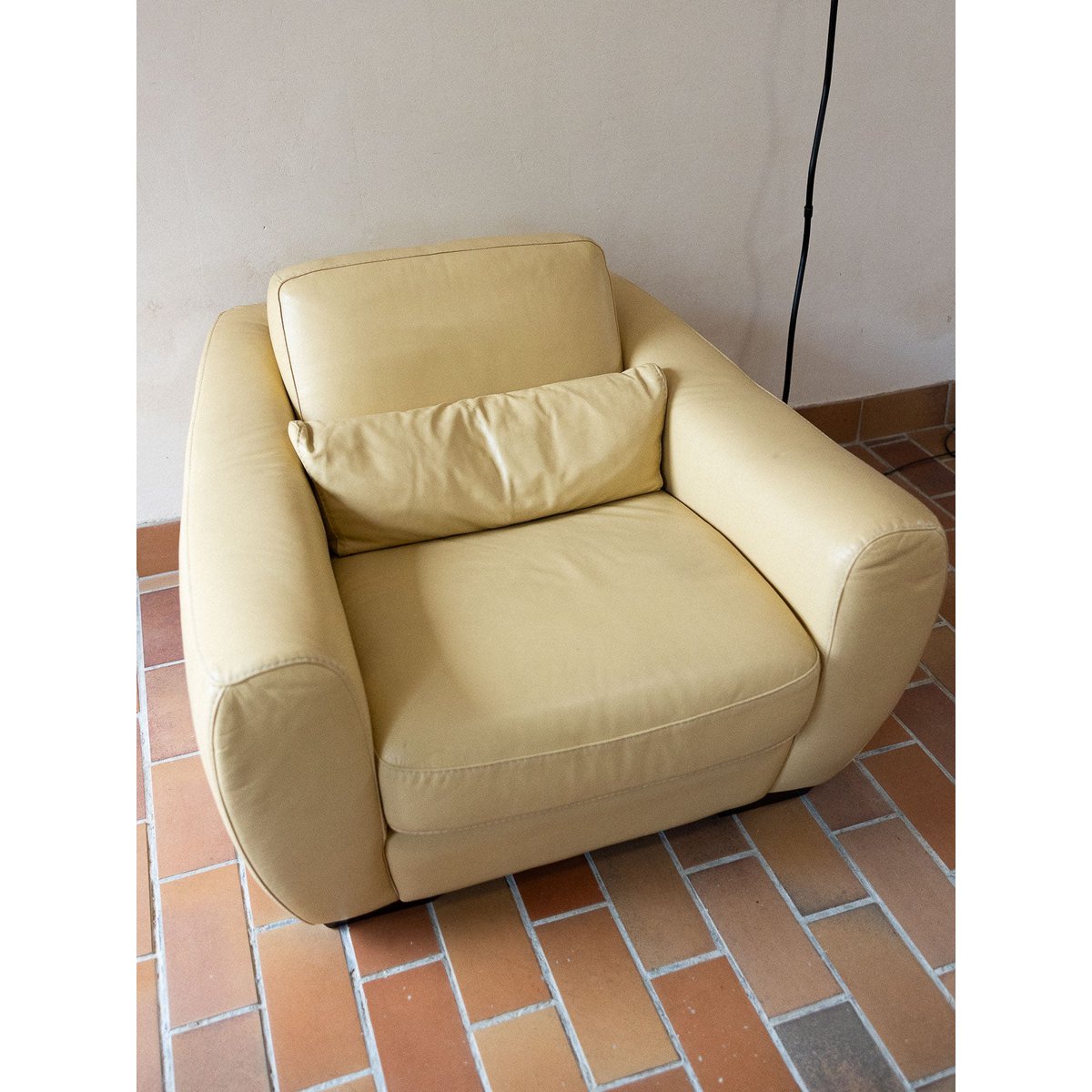 Fauteuil jaune beurre Jakob N°1327 - Bon état jaune, DEBONGOUT