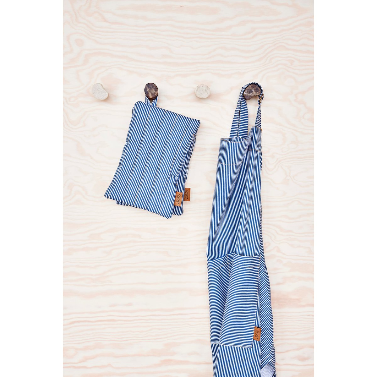 Tablier en coton à rayures LIVING bleu, OYOY LIVING DESIGN