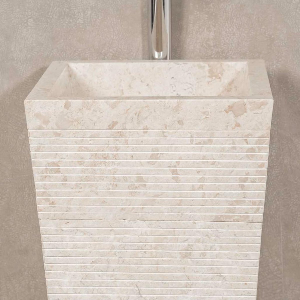 Vasque en pierre carrée sur pied pyramide GUIZEH crème, WANDA COLLECTION