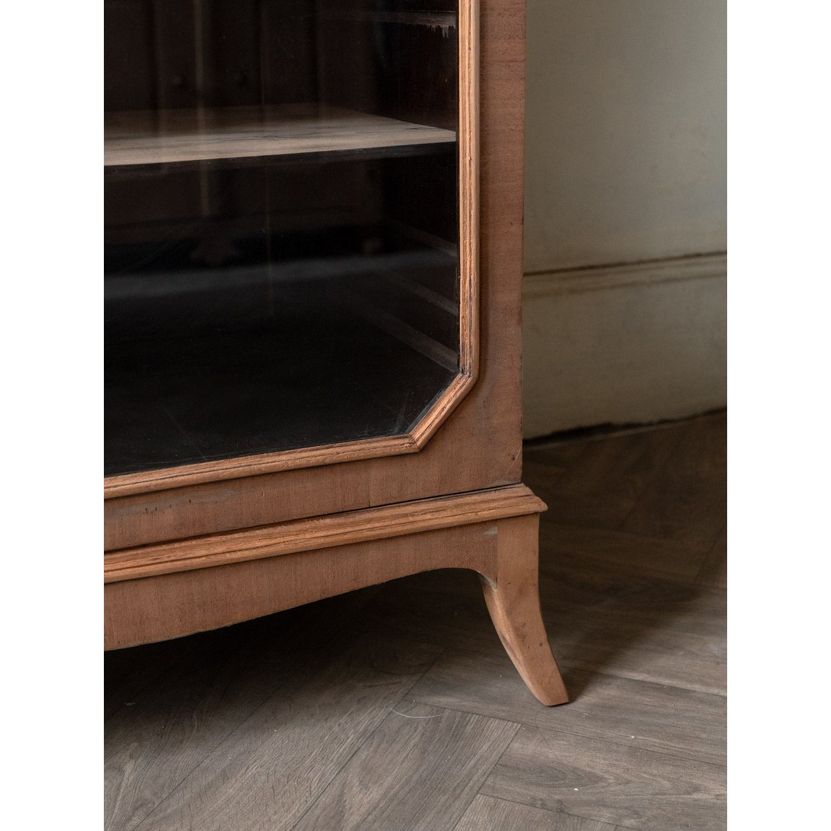 Vitrine en bois et verre Victoria N°1307 - Bon état bois foncé, DEBONGOUT