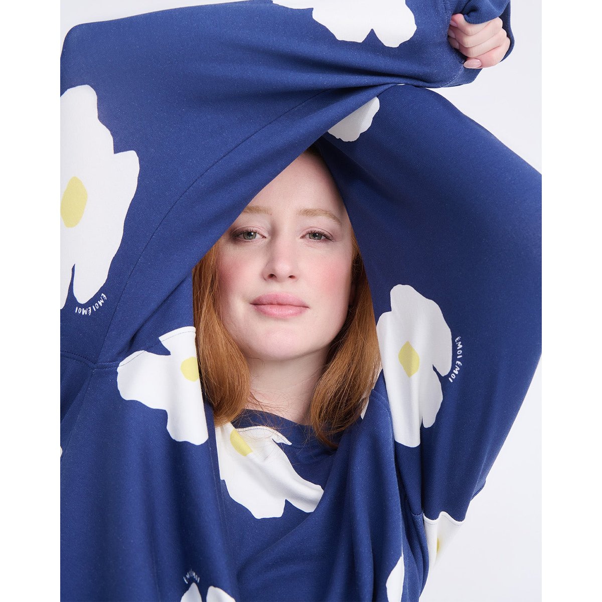 Sweat en coton bio imprimé fleuri bleu encre, EMOI EMOI