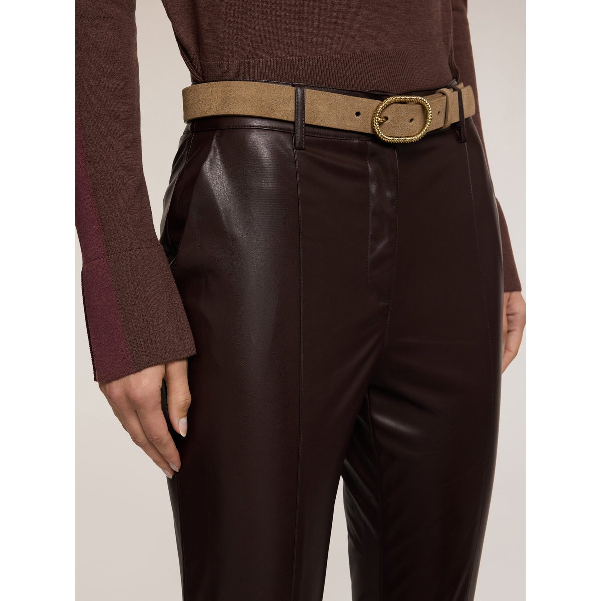 Pantalon slim fit en tissu enduit marron, MOTIVI