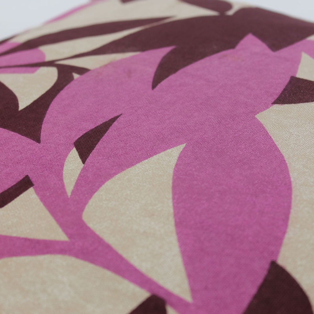 Coussin en coton à imprimés feuilles ASIA violet, THE DECO FACTORY
