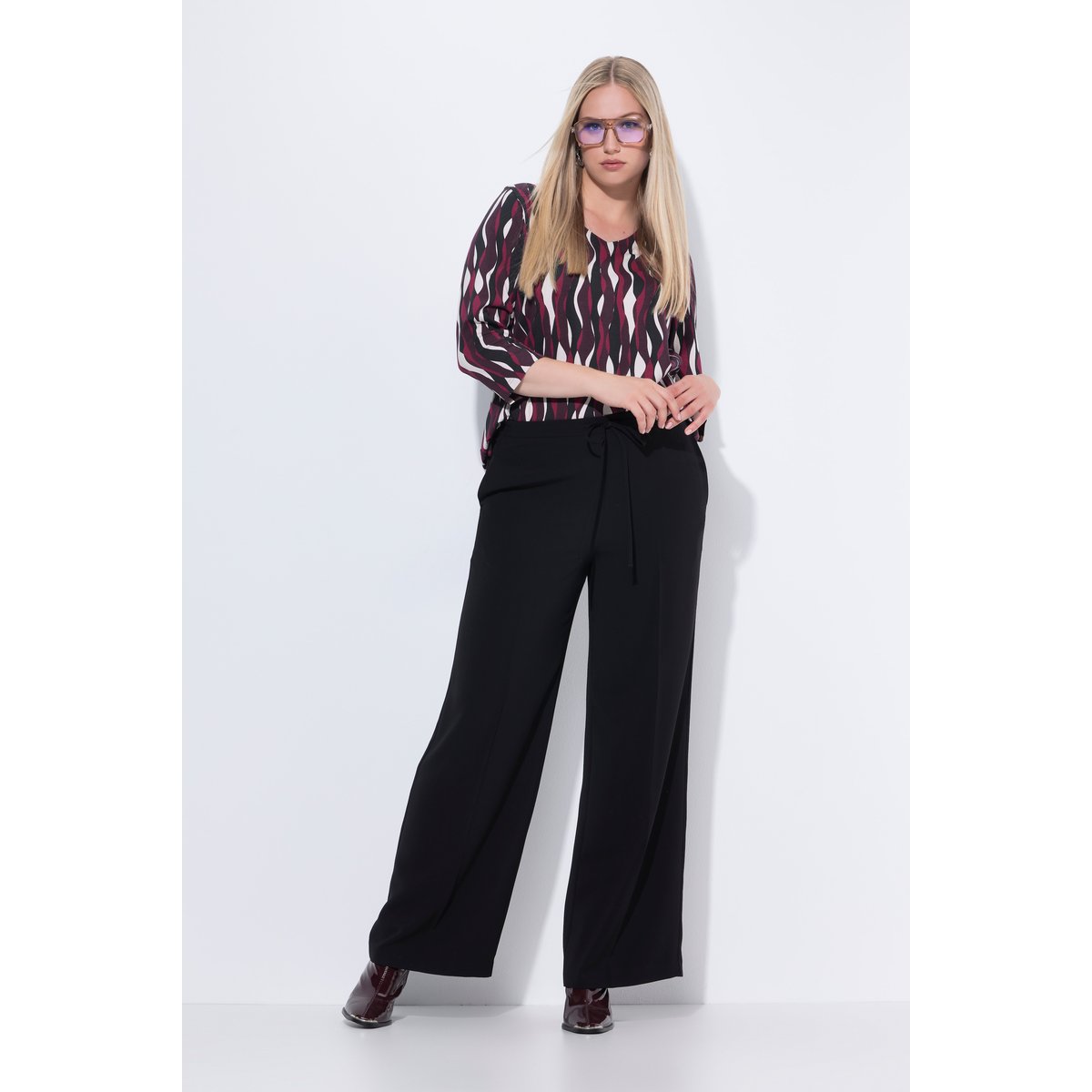 Pantalon Mary à jambe large avec pli marqué noir, ULLA POPKEN