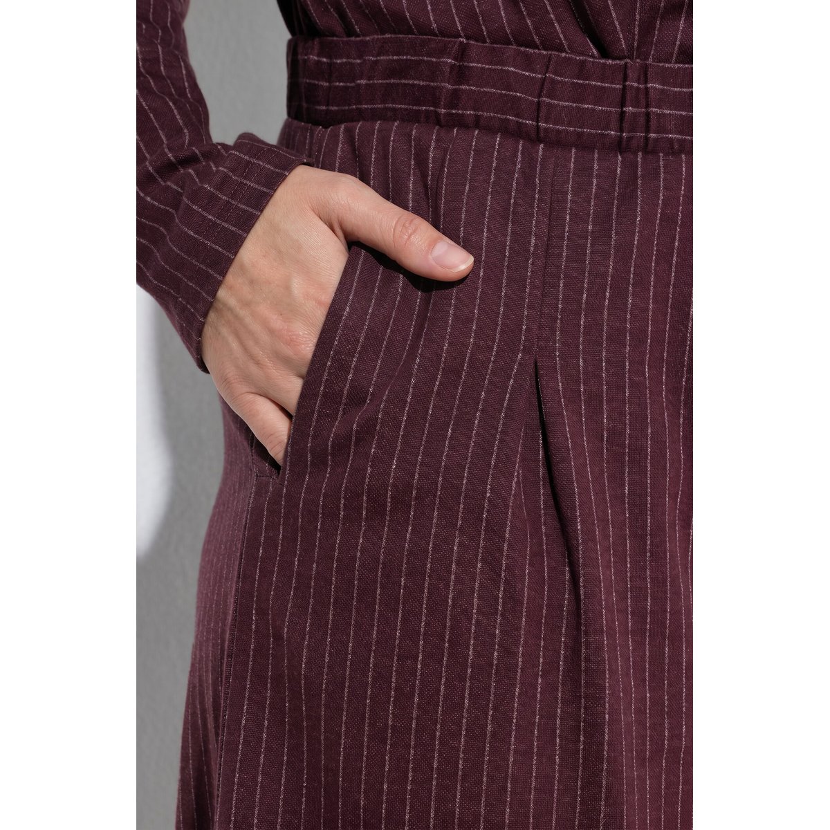 Pantalon en molleton à fines rayures bordeaux, ULLA POPKEN