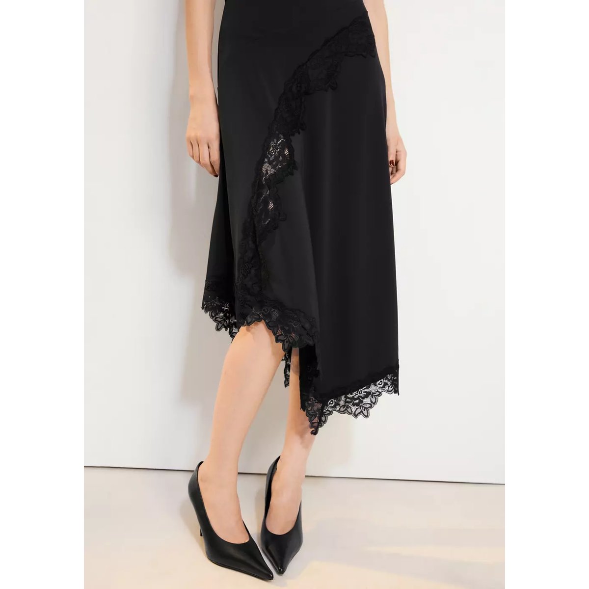 Robe asymétrique en dentelle noir, MANGO