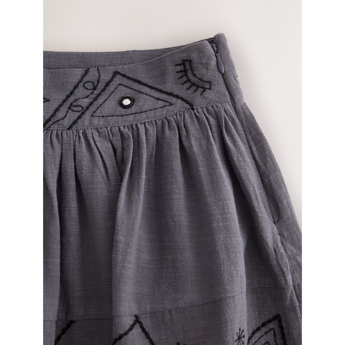 Mini-jupe à volants avec broderie miroir bleu acier délavé, NEXT