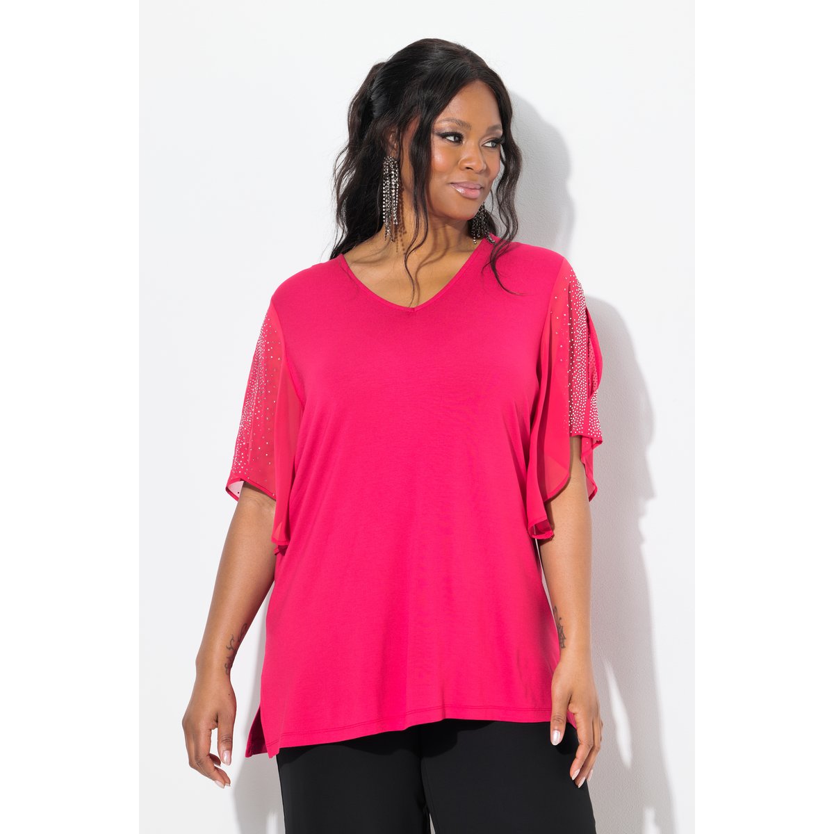 T-shirt à strass. Décolleté en V et manches magenta, ULLA POPKEN