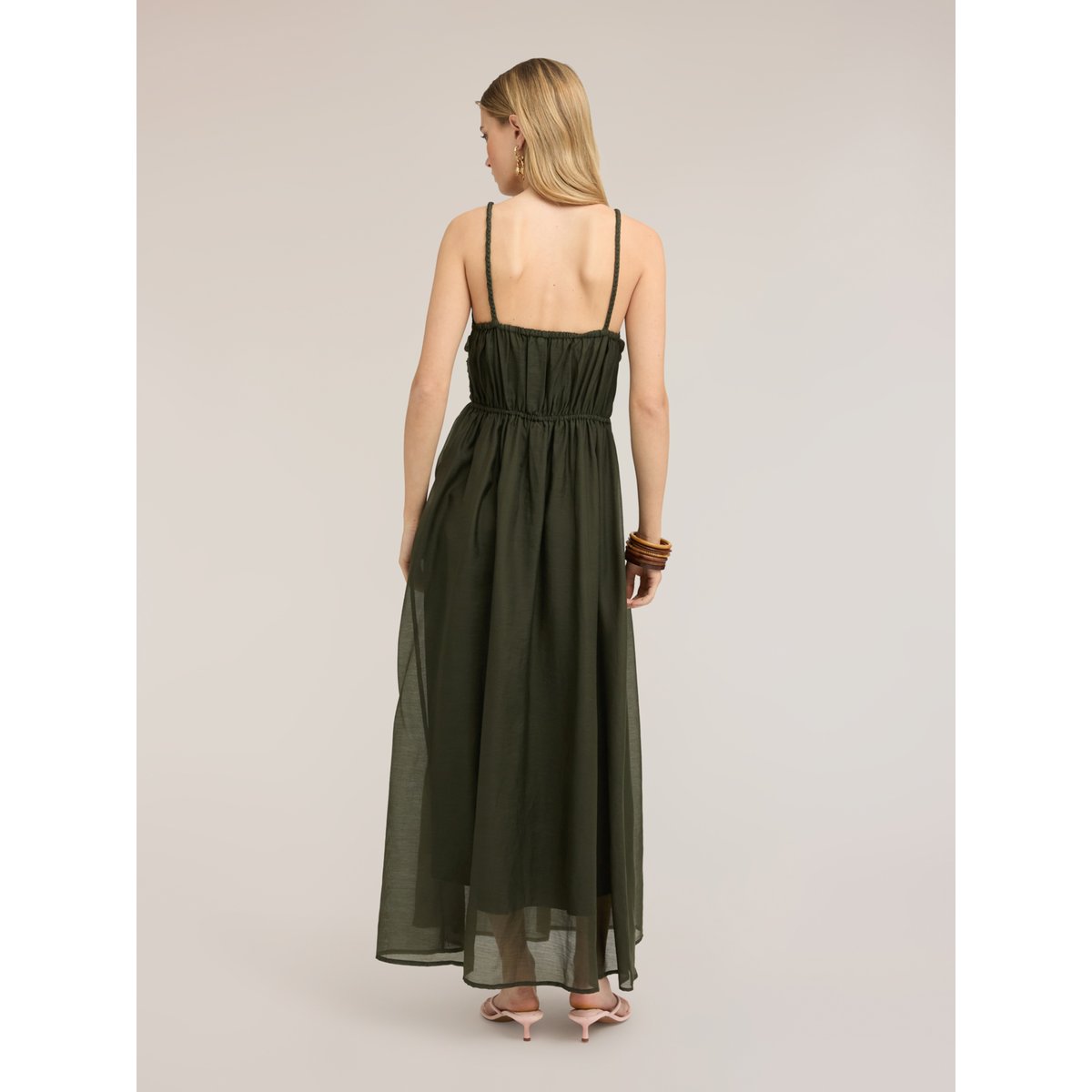 Robe longue verde militare, MOTIVI