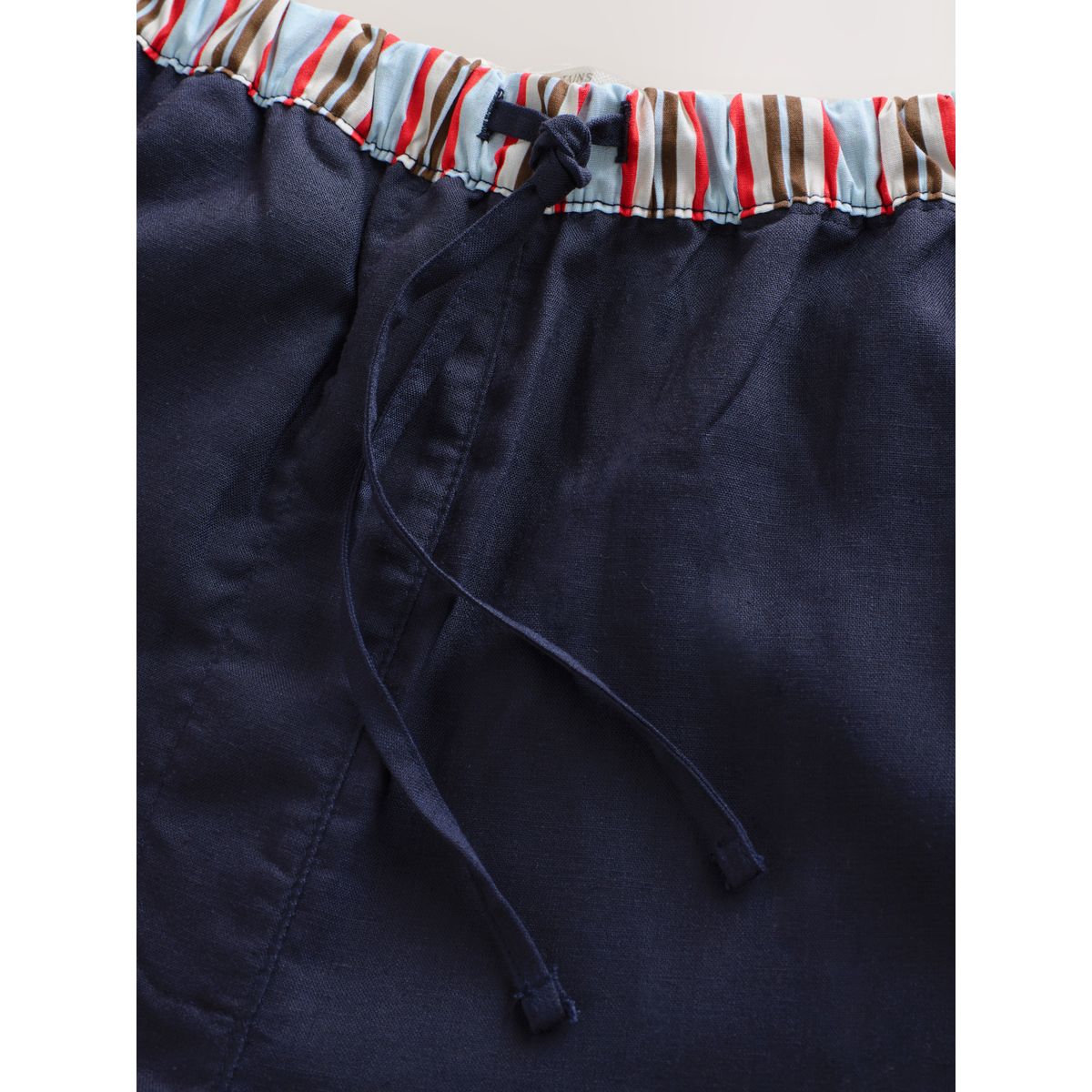 Pantalon large en lin mélangé à bandes côté bleu marine/rouge, NEXT