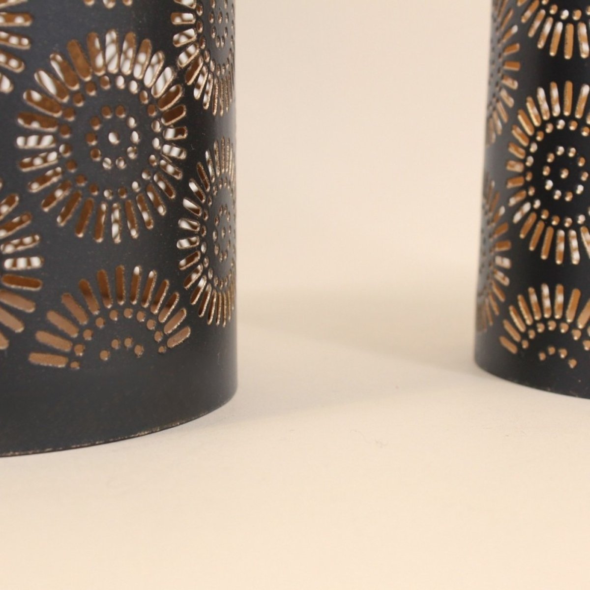Set de 3 lanternes découpe ajourée fleurs noir & or noir, ORNAMI