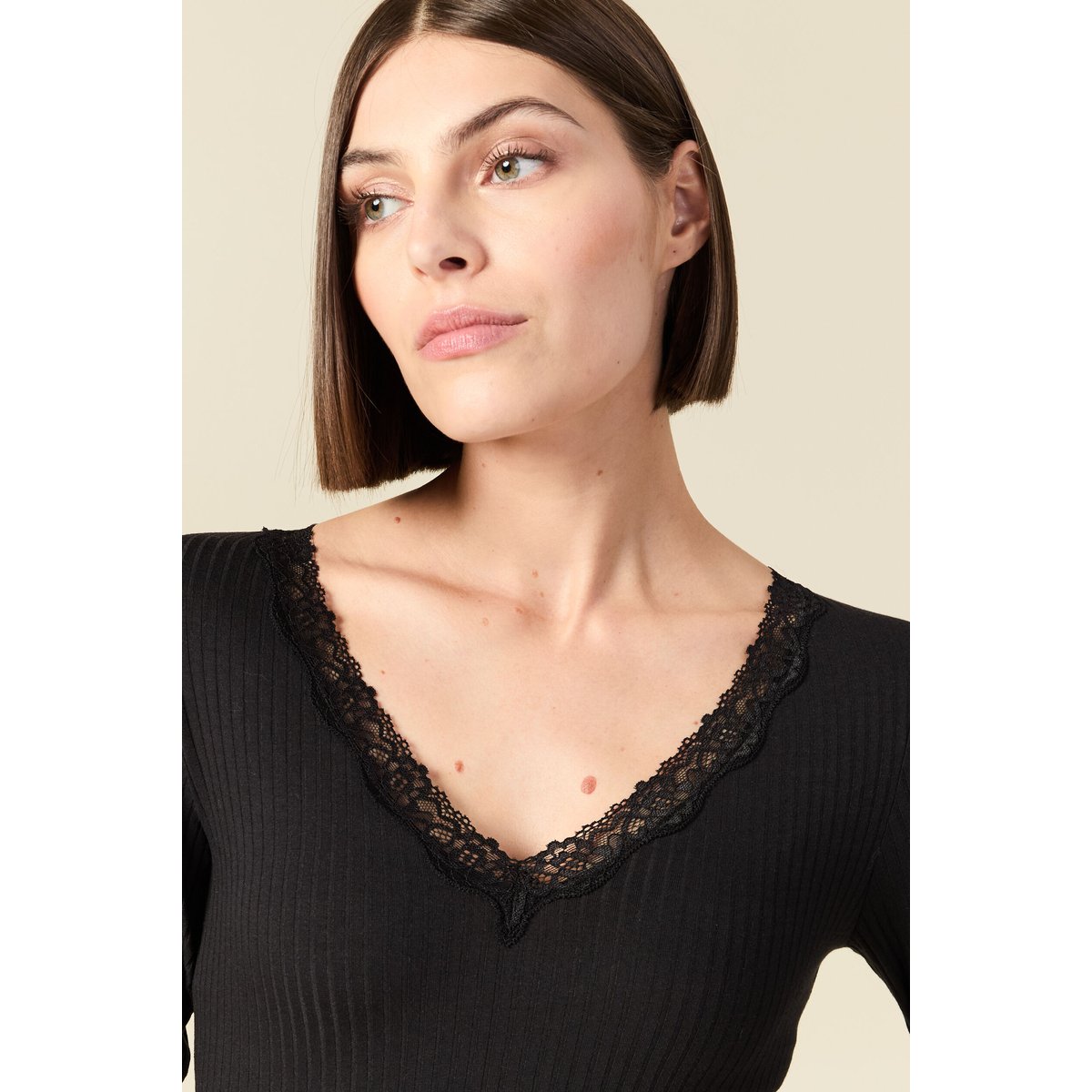 T-shirt cintré col v dentelle noir, BONOBO