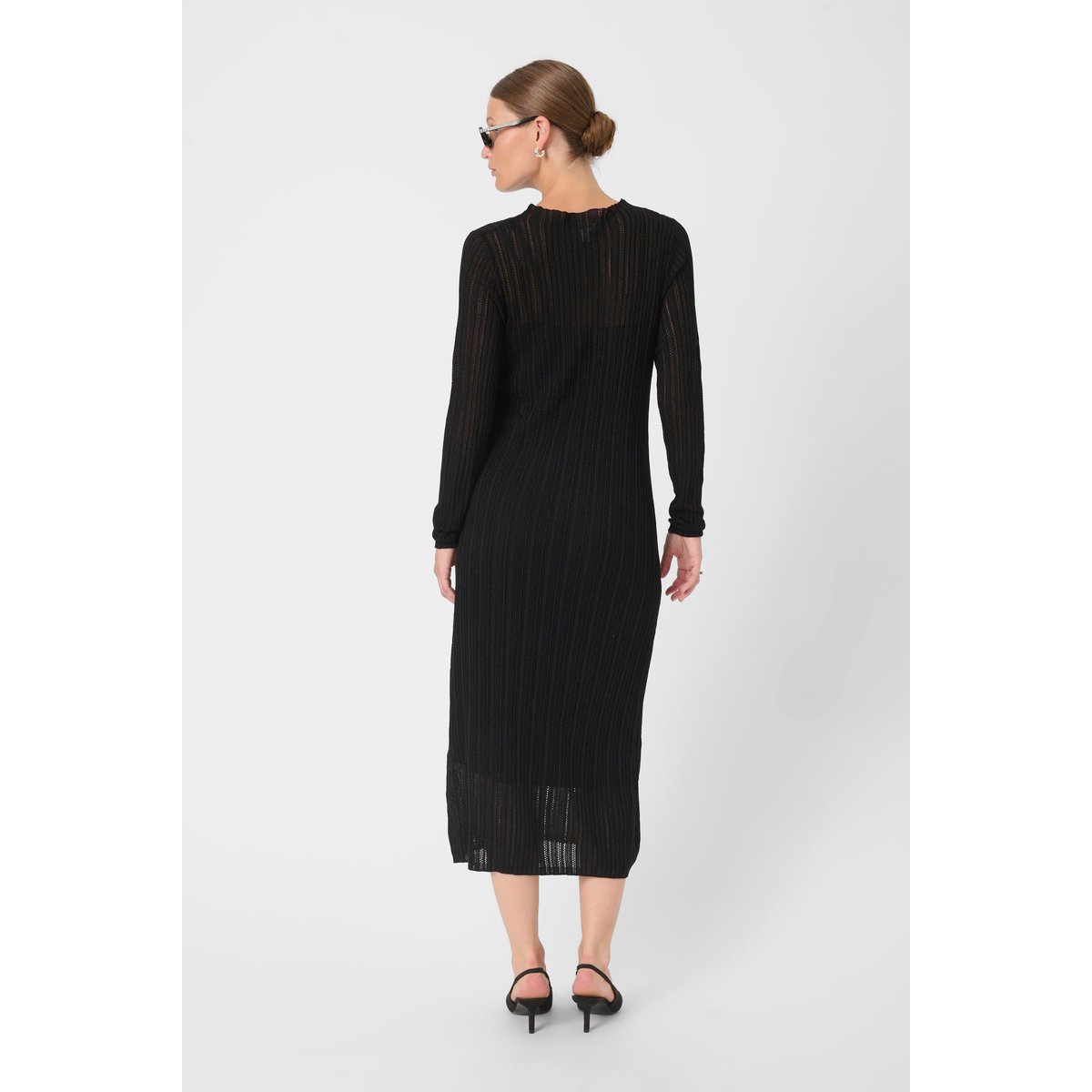 Robe noir, SOAKED IN LUXURY