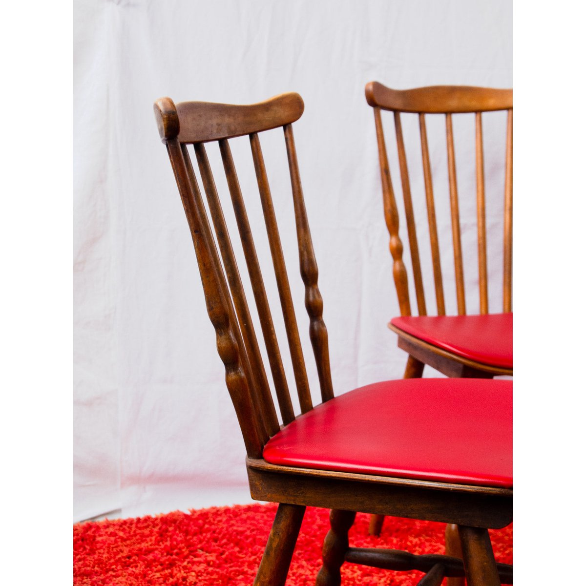 Lot de 4 chaises en bois et skaï Claude N°1737 - Bon état bois foncé, DEBONGOUT