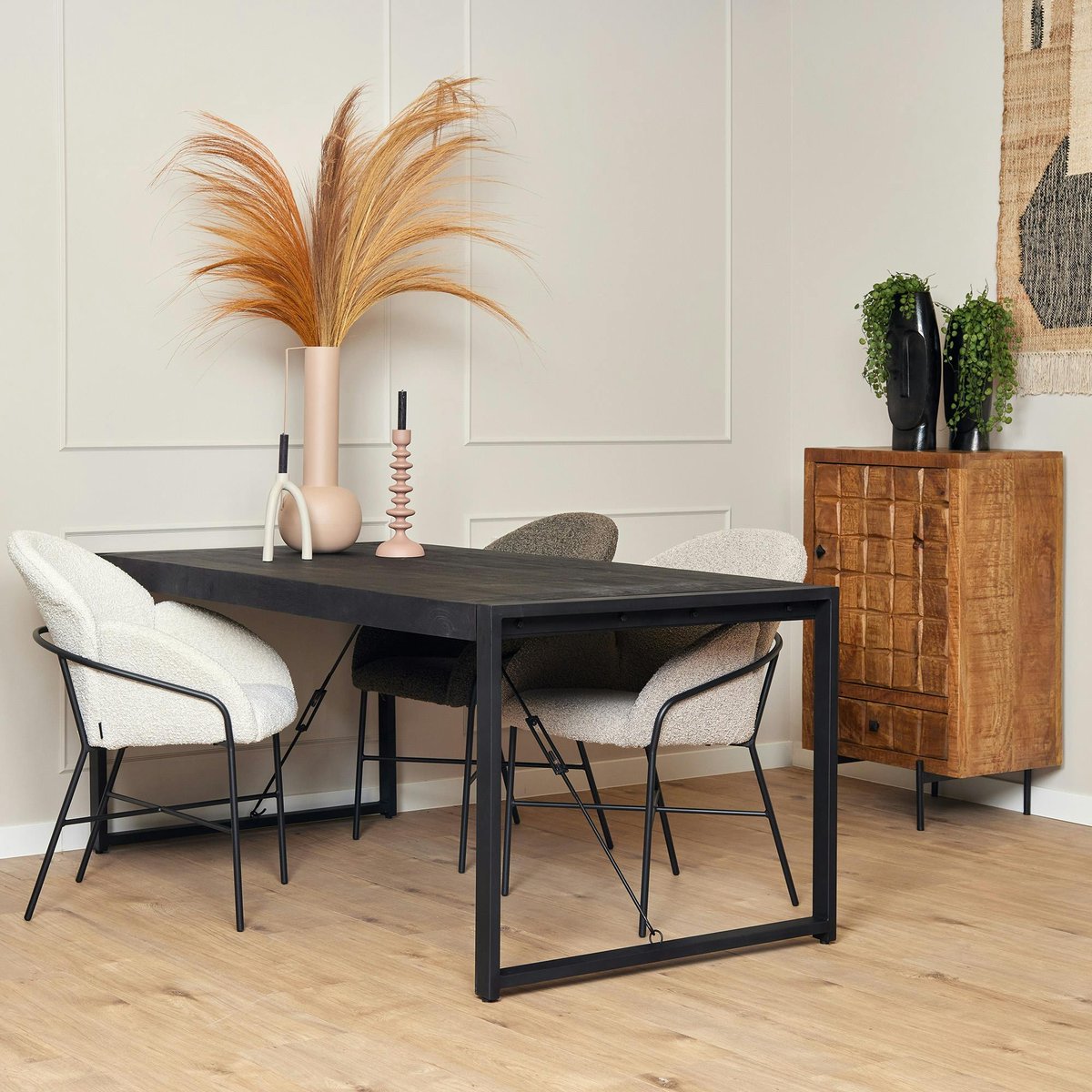 Table à manger 4/6 places bois et métal MILORA noir, PIER IMPORT