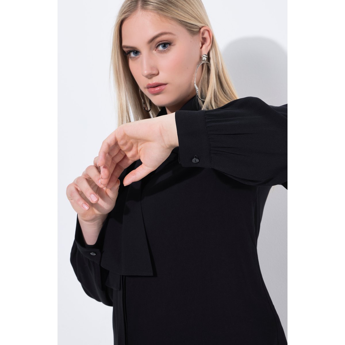 Blouse à manches longues avec châle intégré noir, ULLA POPKEN