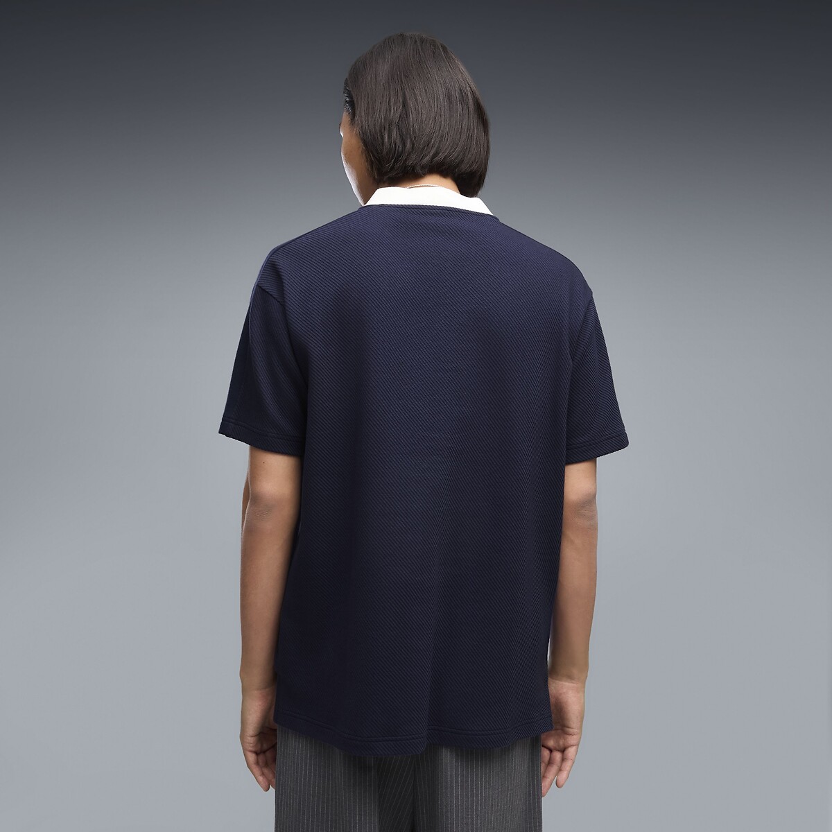 T-shirt com decote em V, mangas curtas marinho, PUMA
