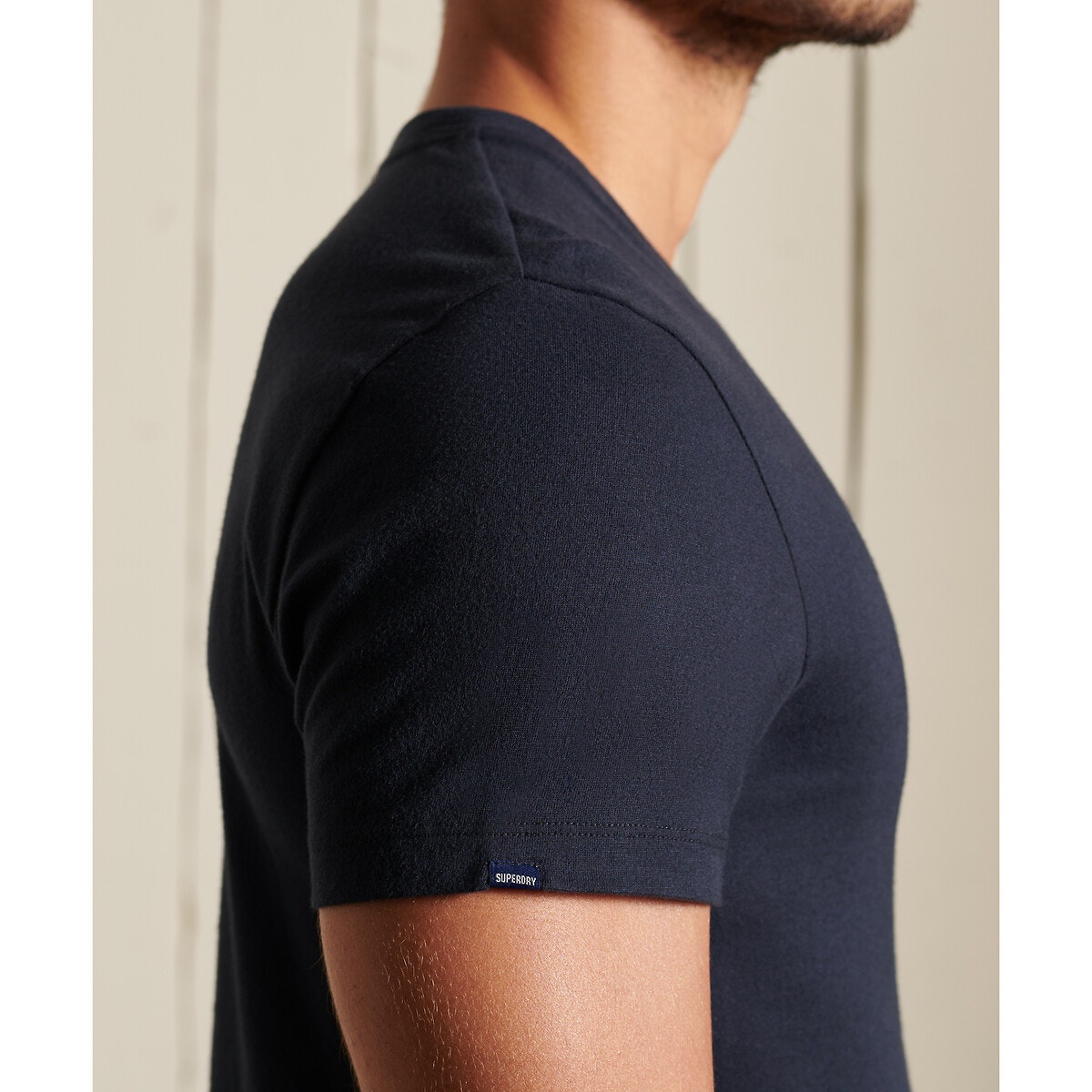 T-shirt col V Vintage Logo bleu marine, SUPERDRY