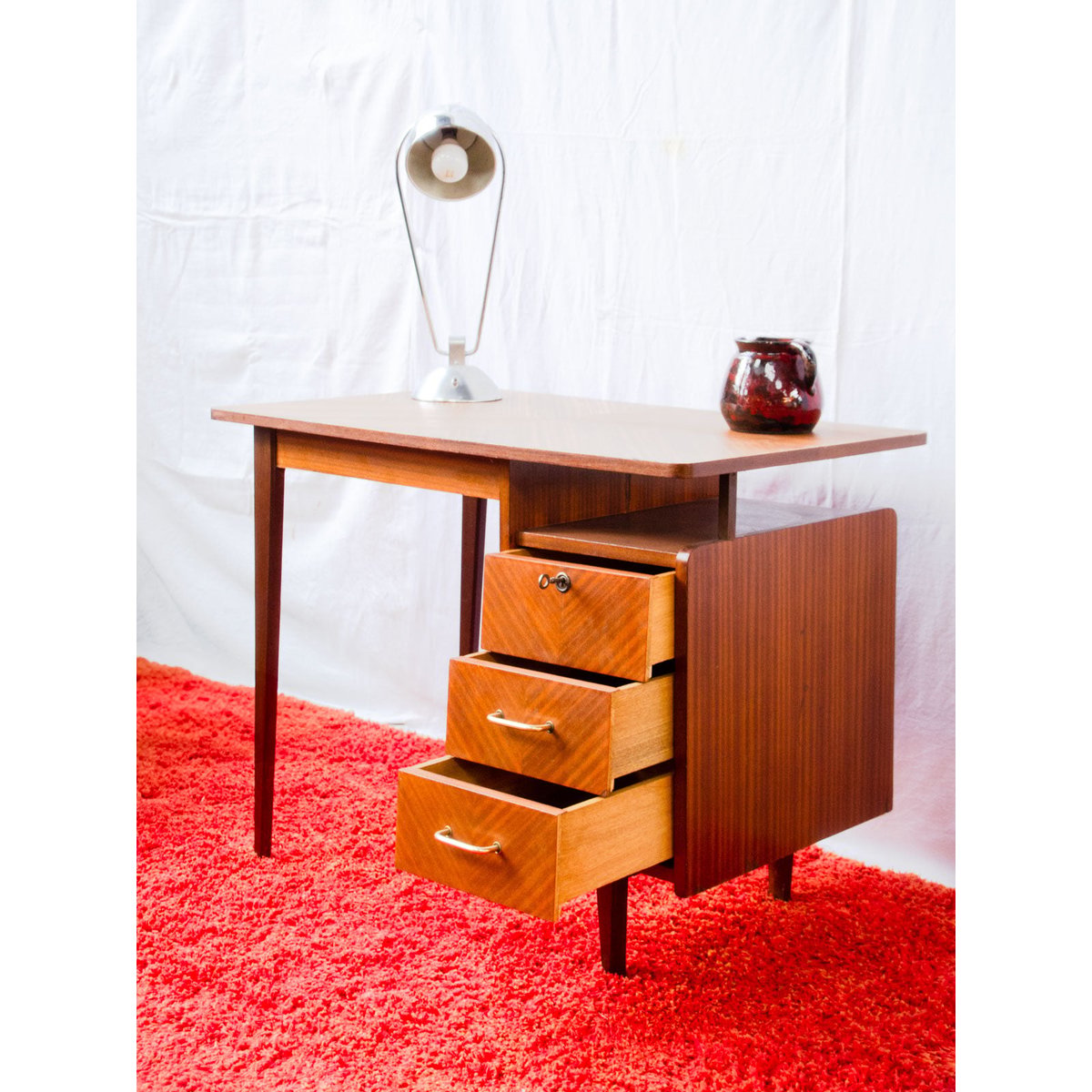 Bureau en teck Yvan N°593 - Bon état bois foncé, DEBONGOUT