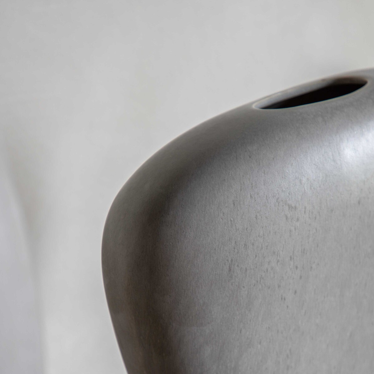 19cm Wide Pebble Vase grey, ÉDITÉ