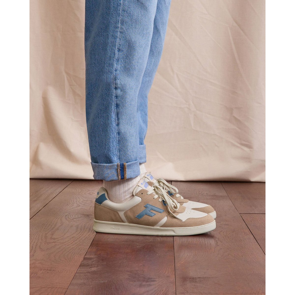 Baskets basses cuir suede PALMER taupe et beige et bleu, FAGUO