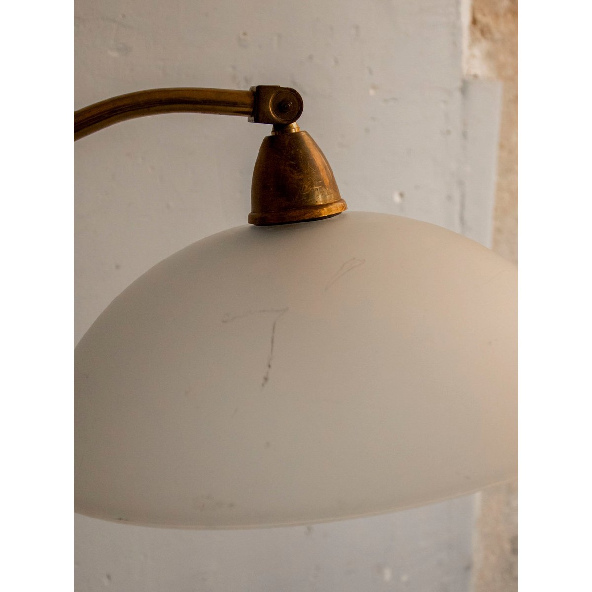 Lampadaire au globe en verre Julien N°372 - Bon état noir, DEBONGOUT