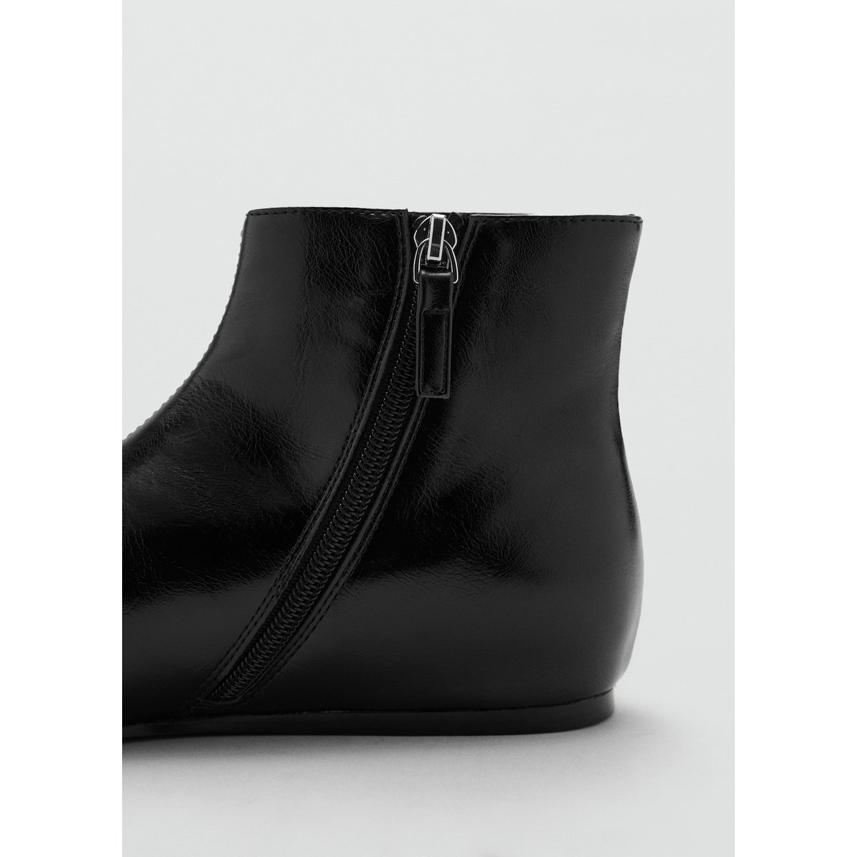Bottines plates avec zip noir, MANGO