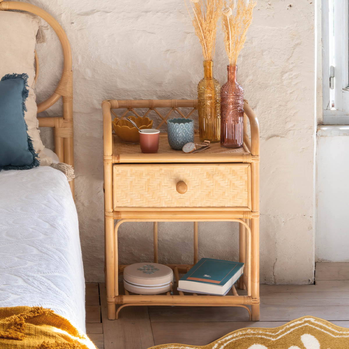 Table de chevet 1 tiroir 2 étagères rotin AONI beige, ATMOSPHERA