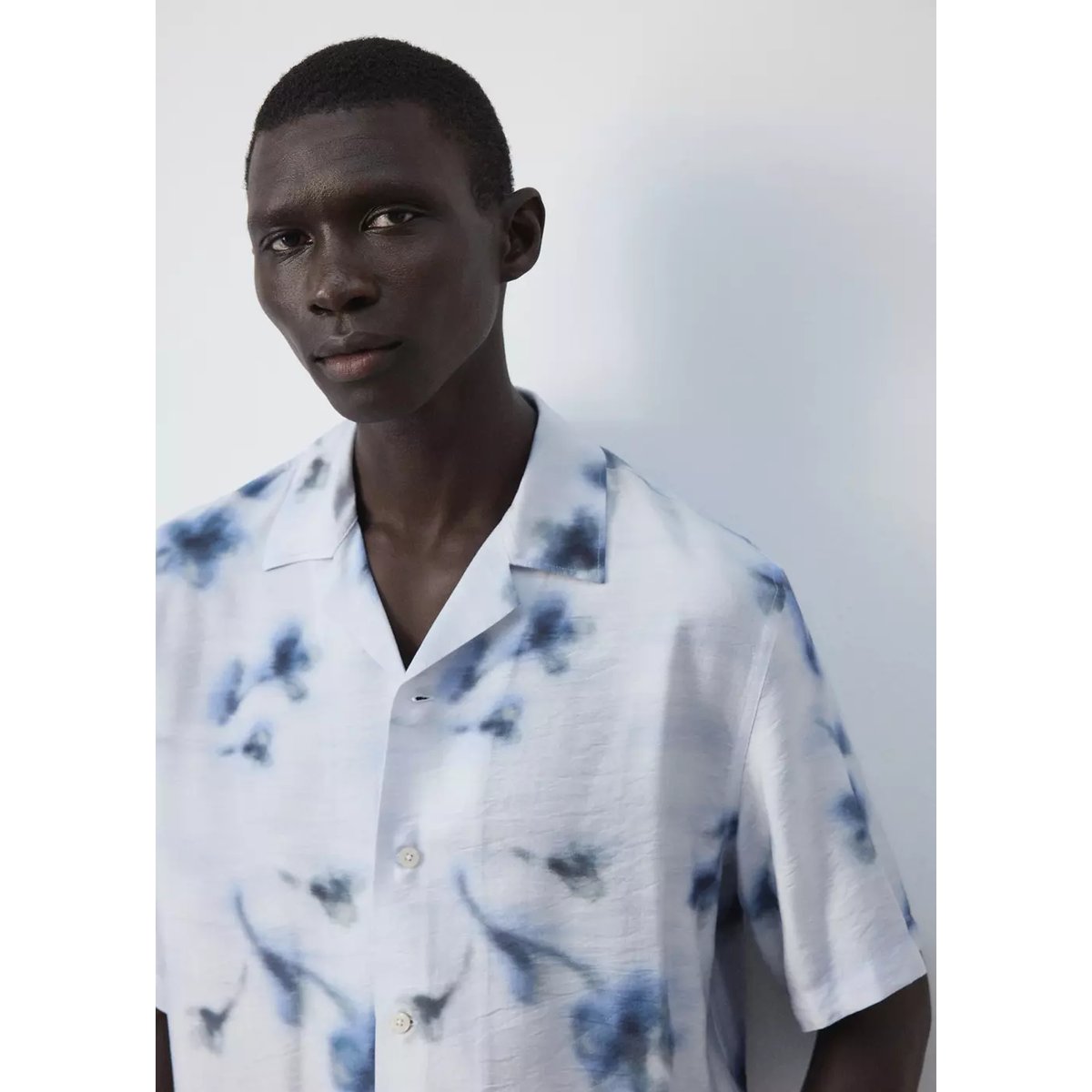 Chemise regular fit en imprimé floral bleu, MANGO MAN