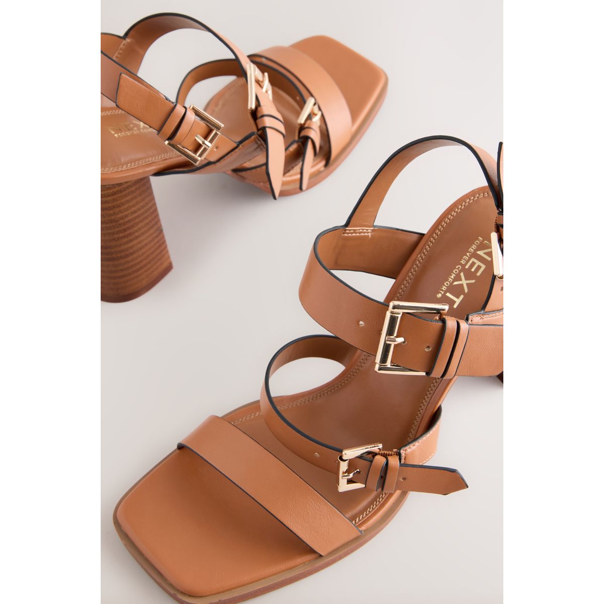 Sandales en cuir à boucle marron fauve, NEXT