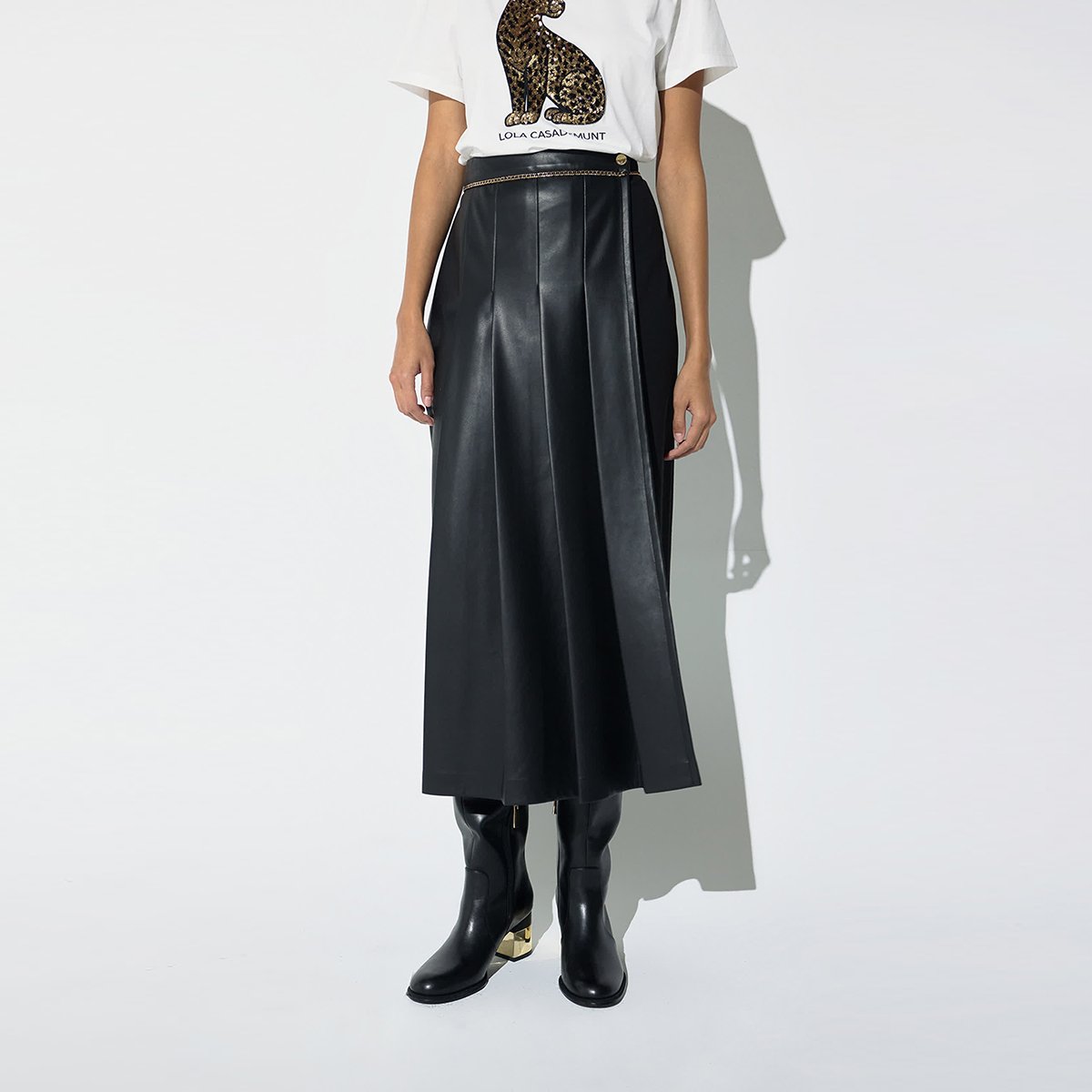 Jupe midi combiné plissée avec chaîne à la ceinture noir, LOLA CASADEMUNT