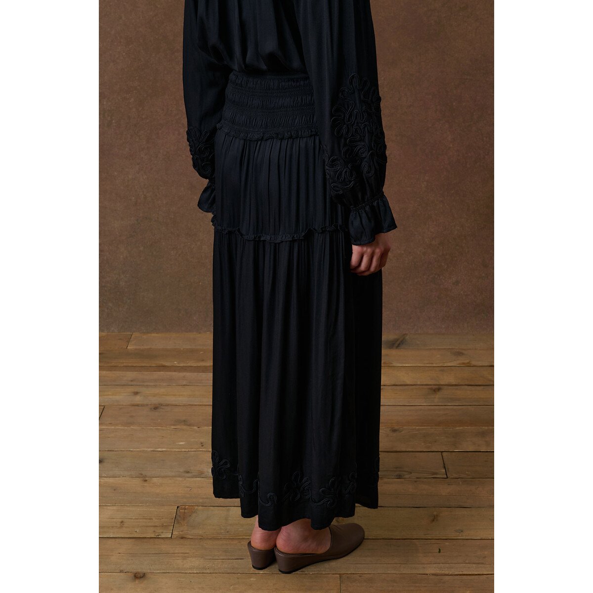 Gonna lunga ricamata con vita effetto smock, POLLY nero , LOUISE MISHA