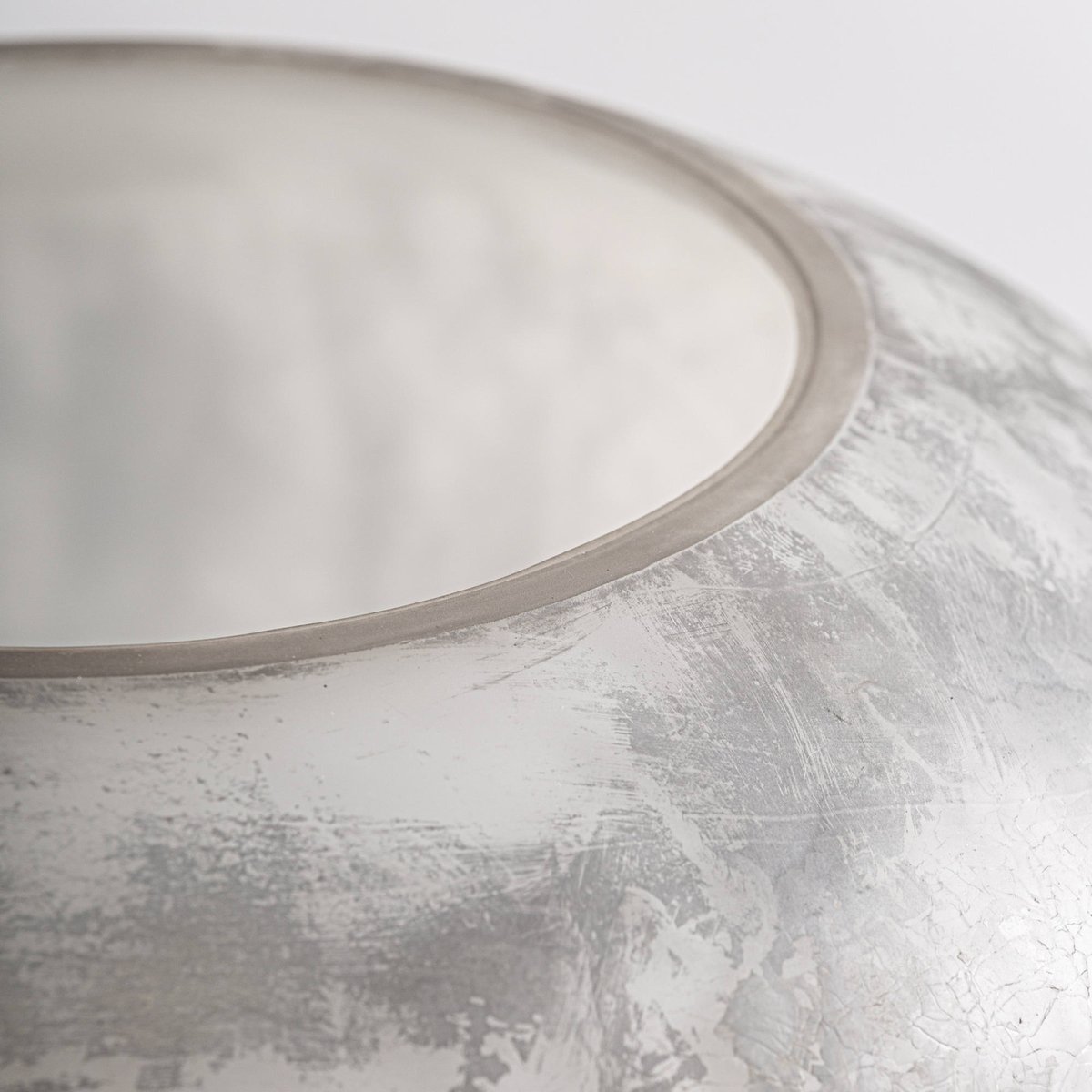 Vase contemporain en verre soufflé blanc patiné gris, RECOLLECTION