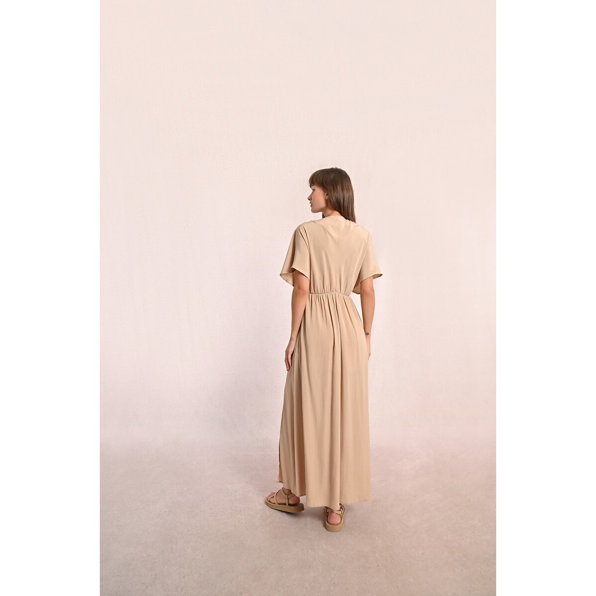 Long-Sleeved Mini Dress with Plunging Neckline beige, MOLLY BRACKEN