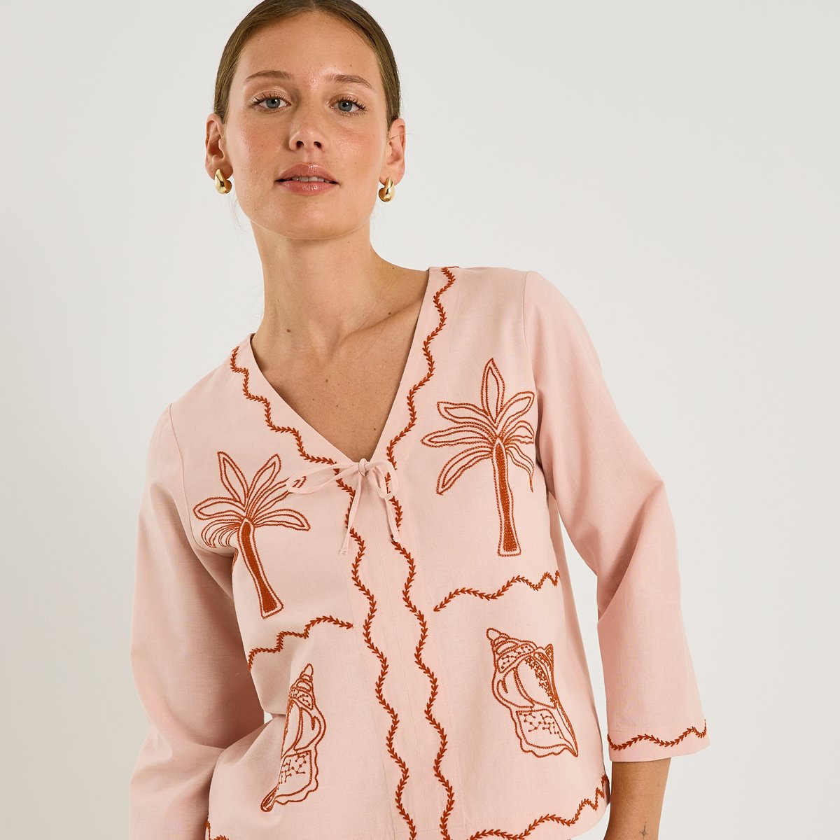 Blouse à broderies rose, GRAIN DE MALICE