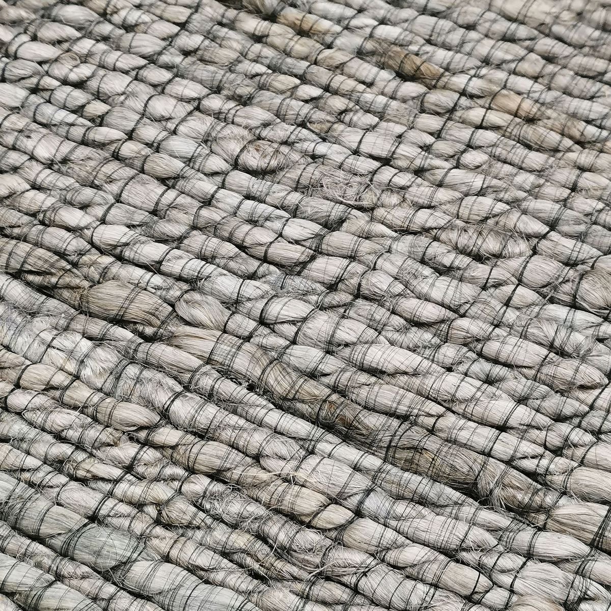 Tapis tressé en jute DESERTUM - style bohème gris, THE DECO FACTORY