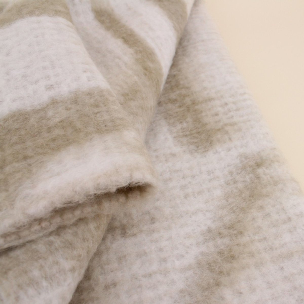 Plaid doux à motifs 130x170cm beige, ORNAMI