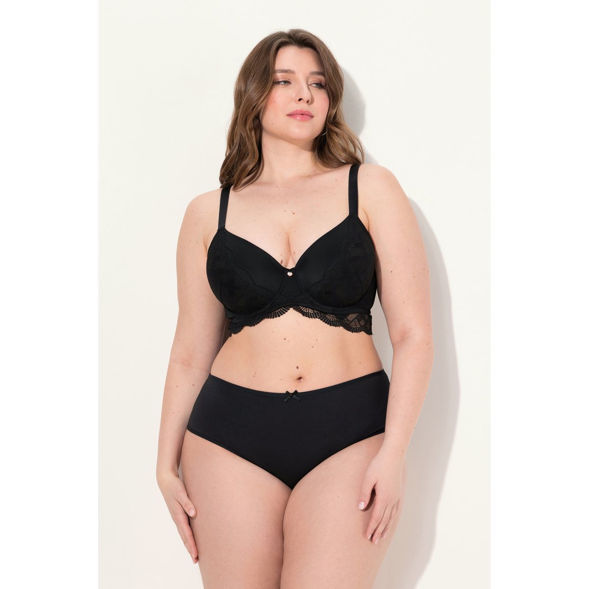 Soutien-gorge à armatures et bonnets souples noir, ULLA POPKEN