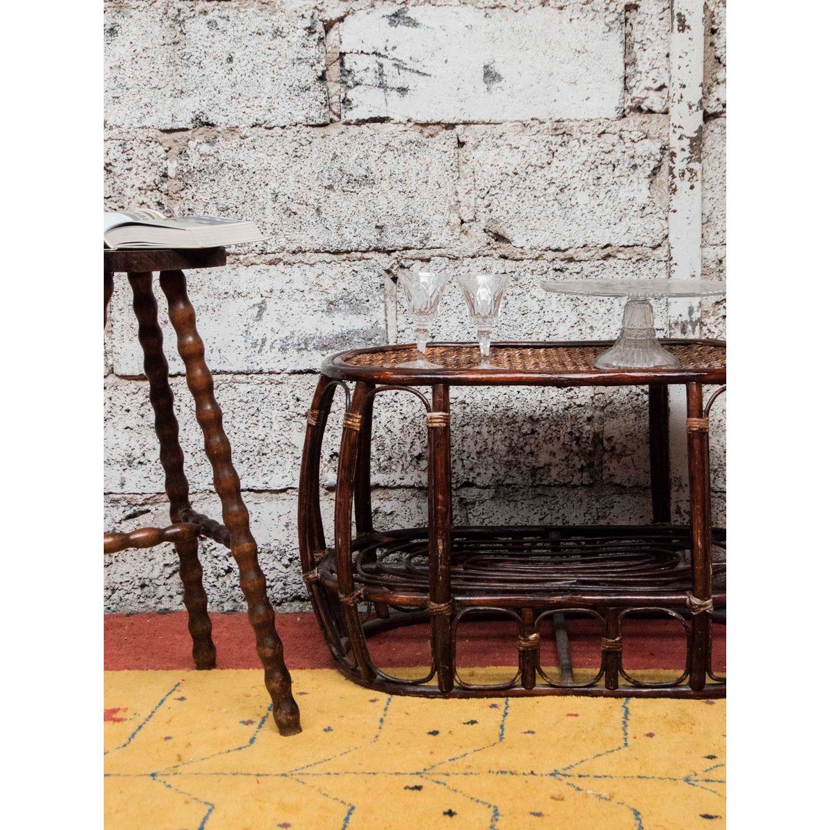 Table basse ovale en rotin Léonie N°519 - Bon état bois foncé, DEBONGOUT