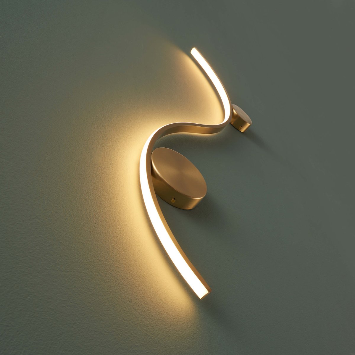 Applique murale avec LED intégrées – CURVA laiton, KOSILUM