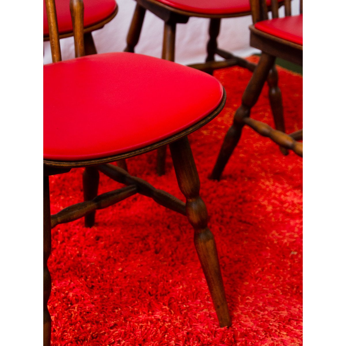 Lot de 4 chaises en bois et skaï Claude N°1737 - Bon état bois foncé, DEBONGOUT
