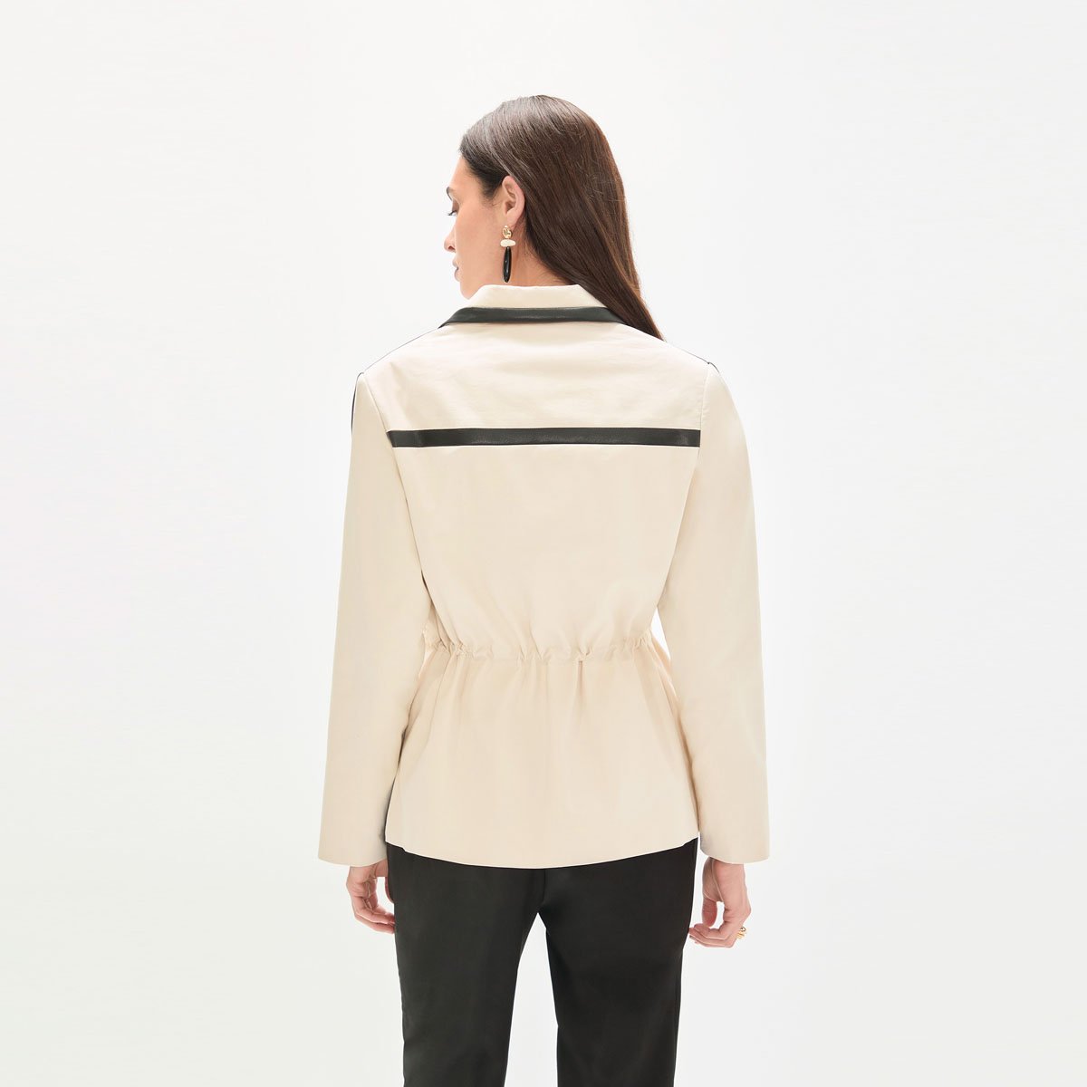 Blazer à finitions contrastées et taille ajustable ecru, LOLA CASADEMUNT