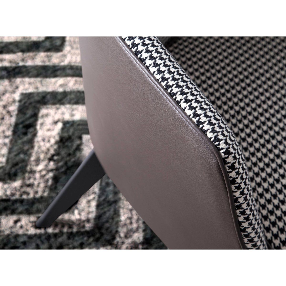 Fauteuil en similicuir brun chocolat et tissu noir et blanc blanc | noir | marron, ANGEL CERDA