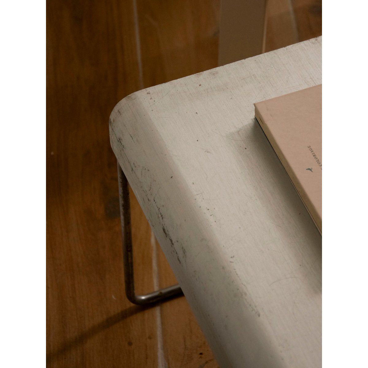Grande table basse en inox Donna N°1520 - Bon état métal, DEBONGOUT