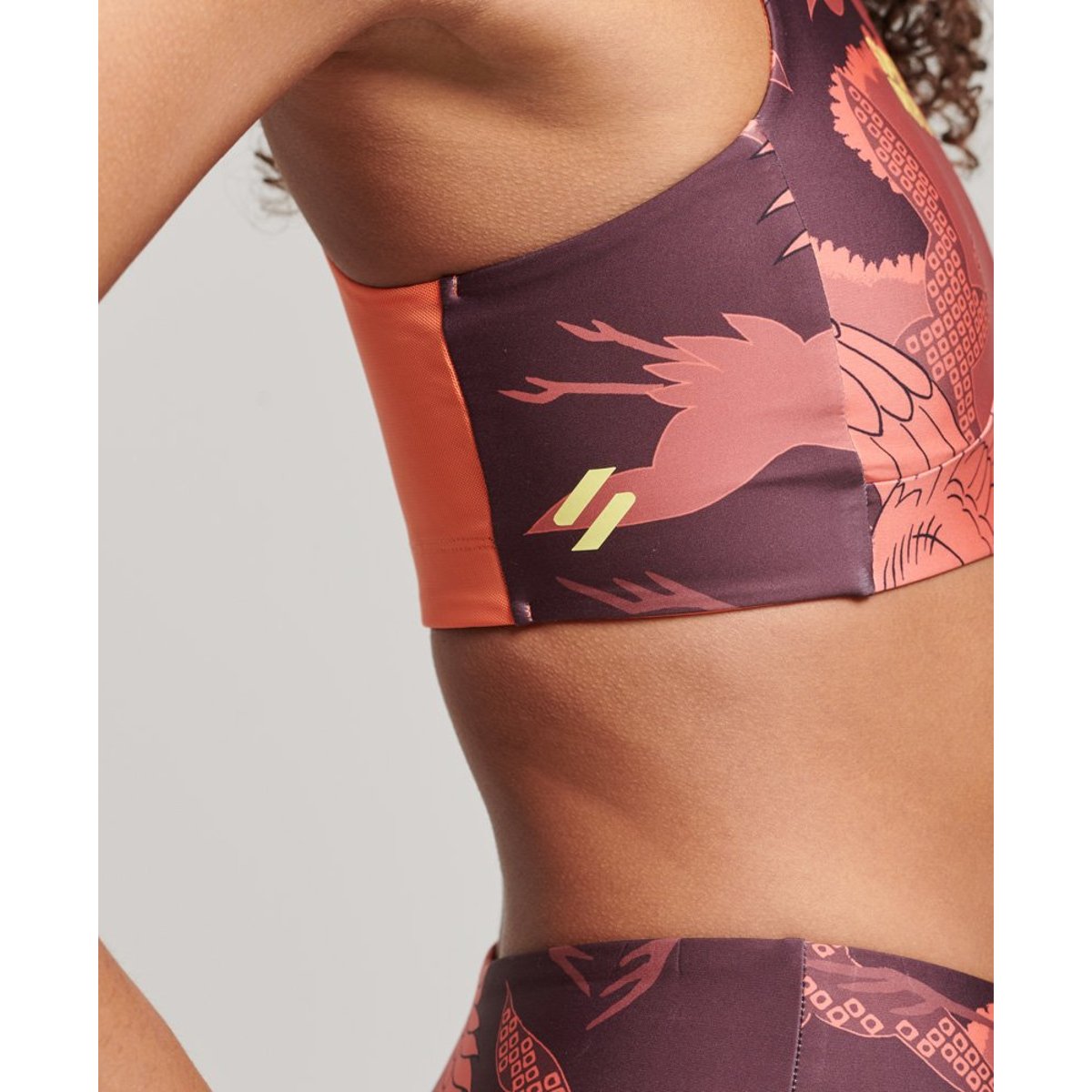 Brassière de sport Active Core imprimé tsuru japonais rouge, SUPERDRY