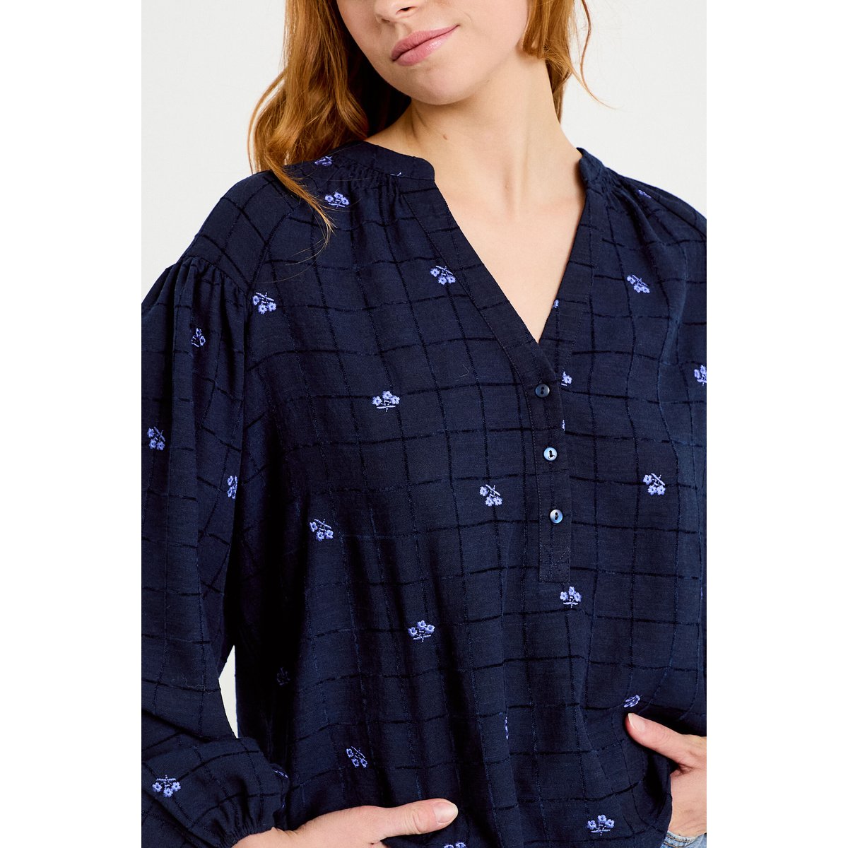 Blouse avec broderie bleu foncé, CACHE CACHE
