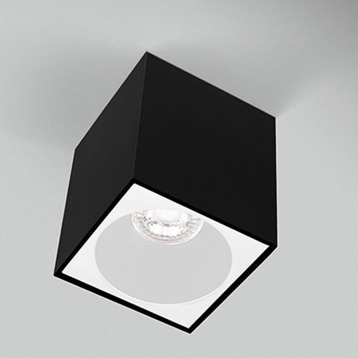 Spot Essentiel Cube Noir Intérieur Blanc noir, MILLUMINE