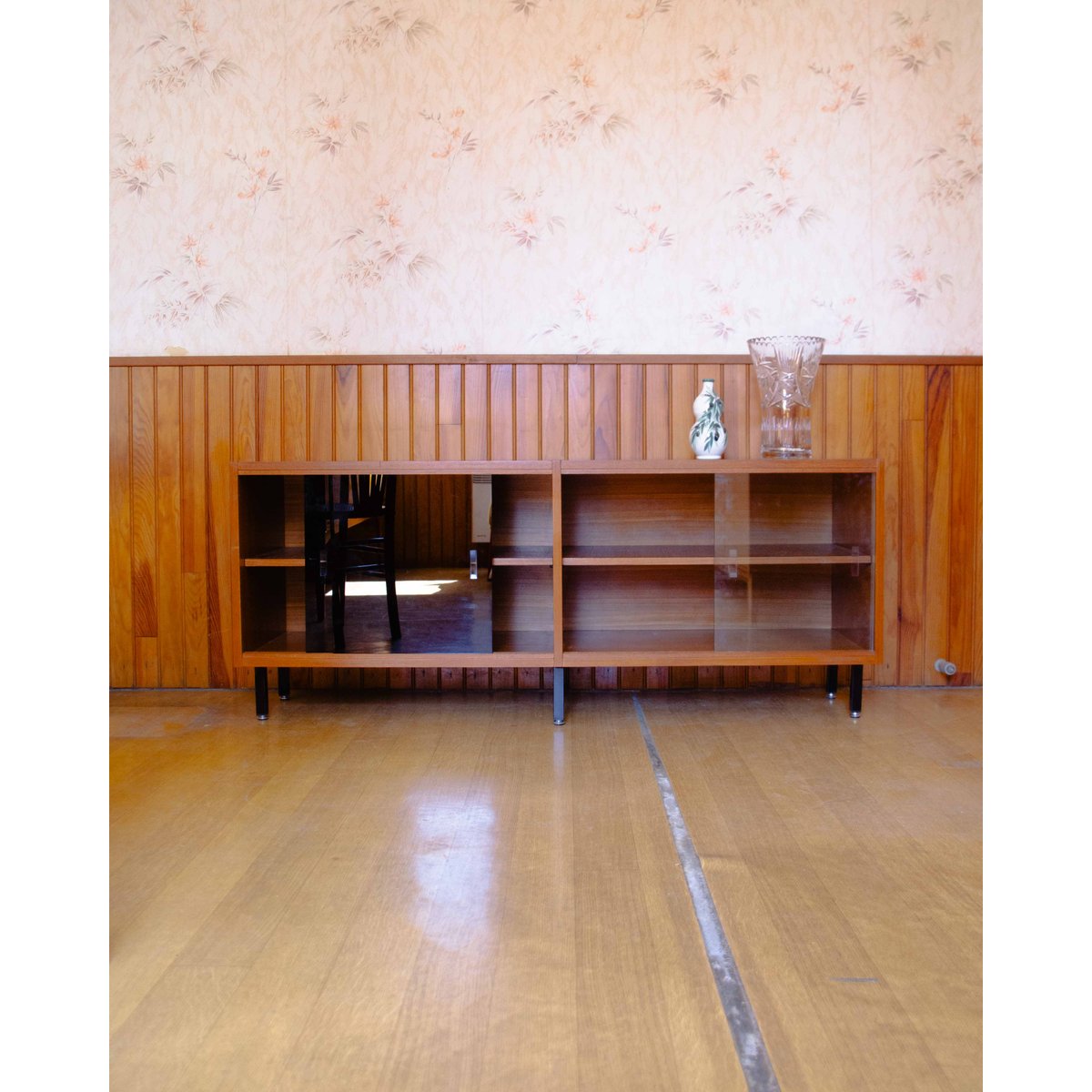 Enfilade vitrée en teck Margaret N°513 - Bon état noir, DEBONGOUT