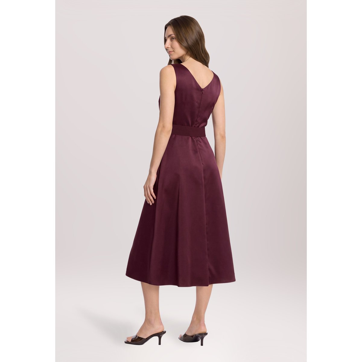 Robe de cocktail à ceinture strong aubergine, VERA MONT