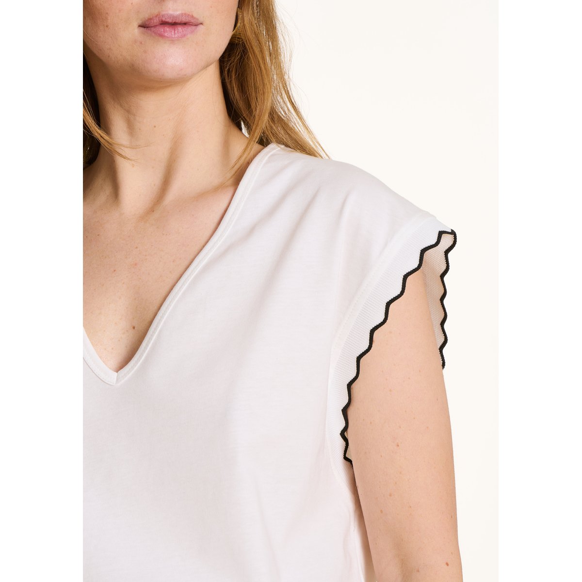 T-shirt droit col V en coton biologique ecru, LA FEE MARABOUTEE